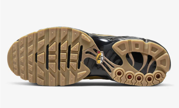 NIKE AIR MAX PLUS GOLD BLACK GUM - Spéciale édition